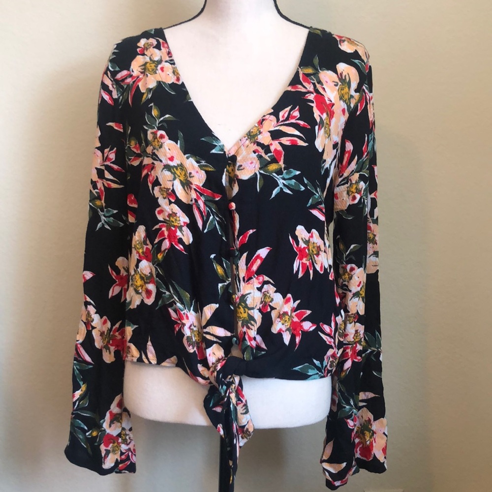 Button up, tie front top GREAT condition Roxy sz L flowers on black long sleeve